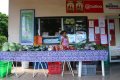 Produce stand outside a market (magasin)